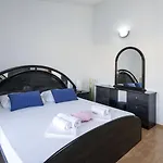 Zvijezda Apartamento *